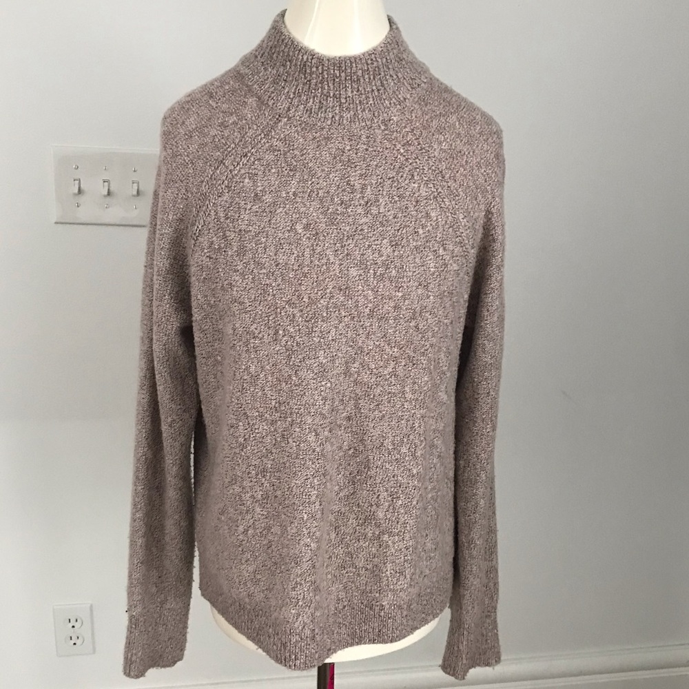 🌸 Abercrombie turtleneck sweater - Picture 2 of 4